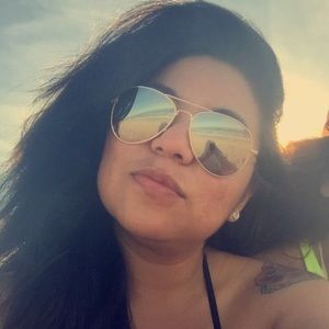 Meet your Posher, Liz